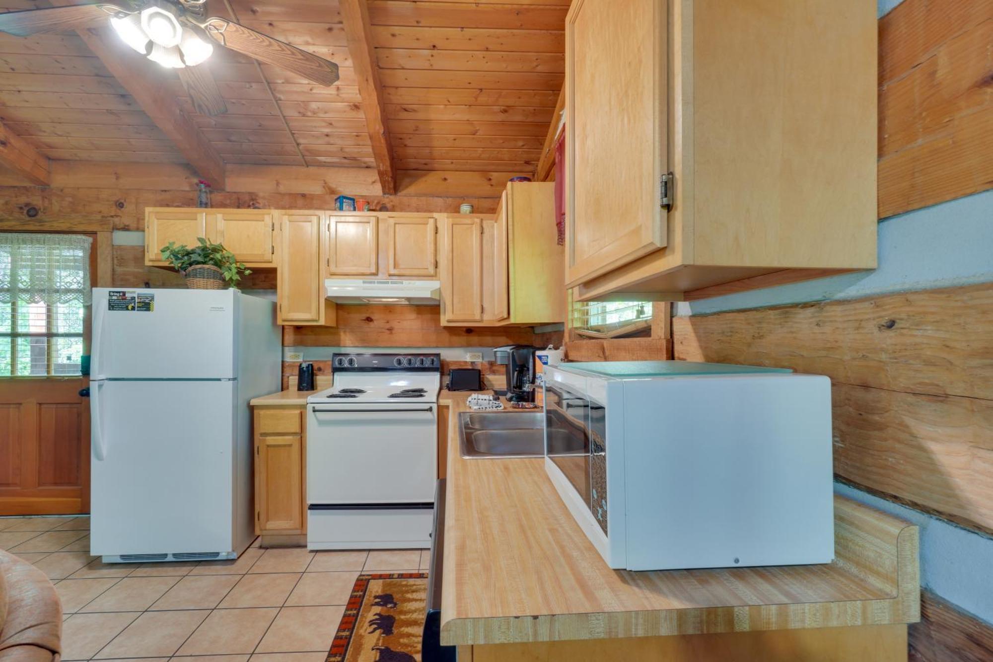 Gatlinburg Cabin With Hot Tub About 6 Mi To Downtown! Esterno foto