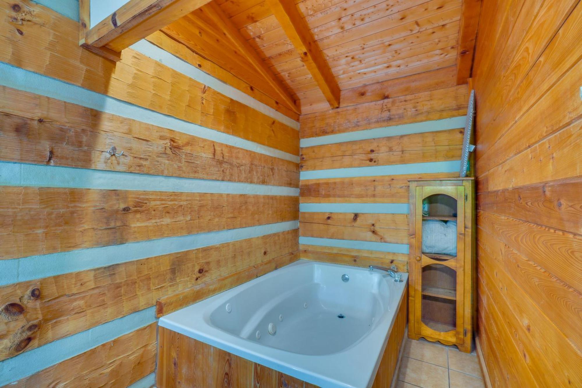Gatlinburg Cabin With Hot Tub About 6 Mi To Downtown! Esterno foto