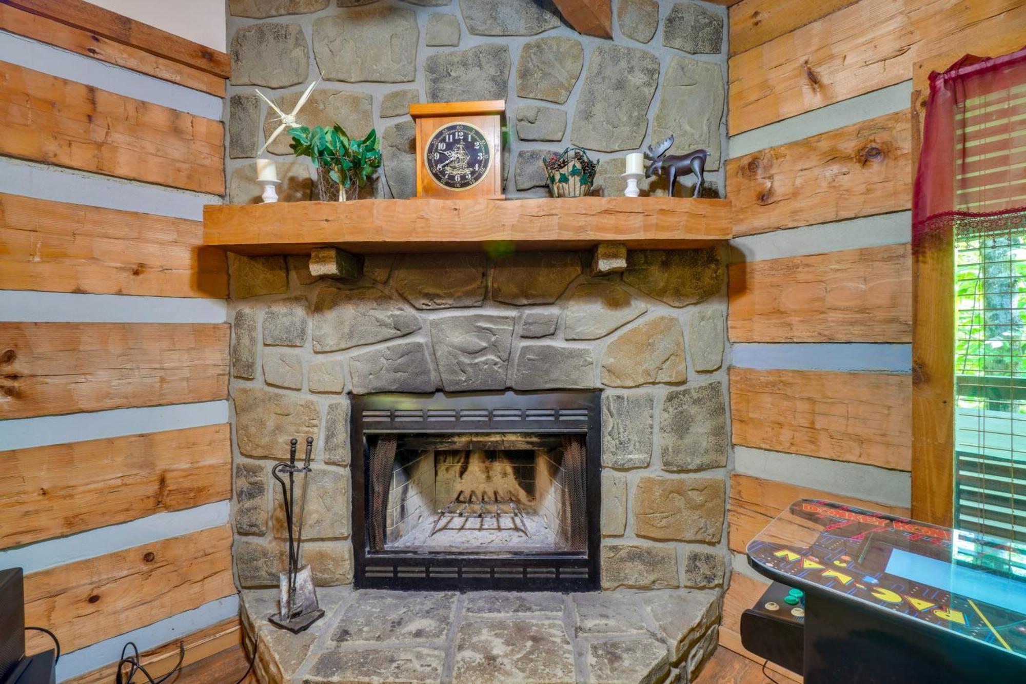 Gatlinburg Cabin With Hot Tub About 6 Mi To Downtown! Esterno foto